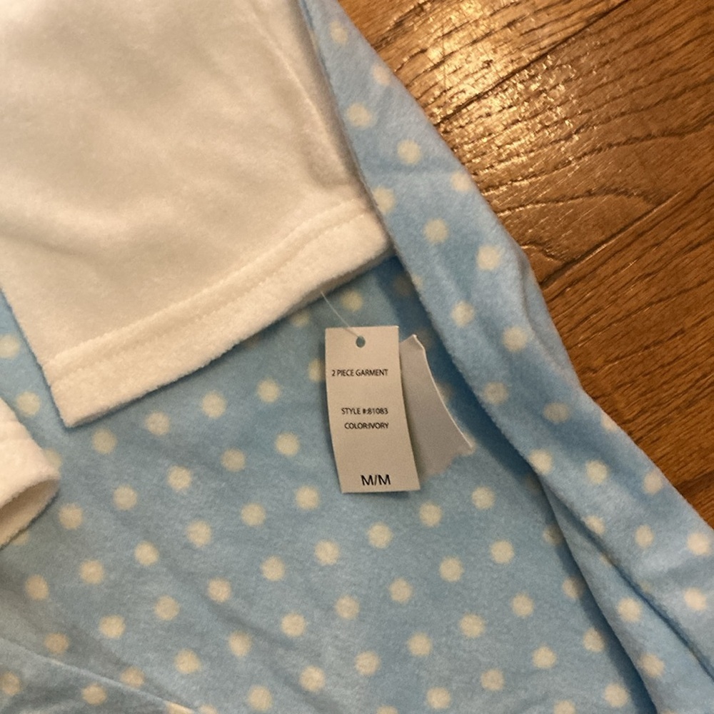 PJ Couture Women’s Medium White and Blue Dog Pajama set NWT - Picture 3 of 4